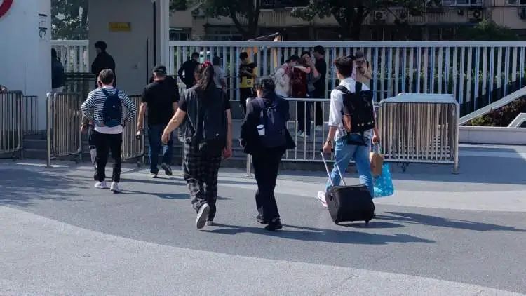 “来上海记住这个位置，可以免费……”这类攻略爆火！