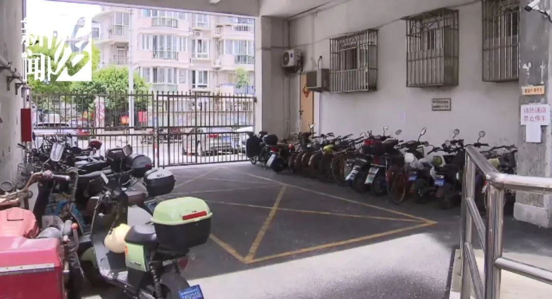 说停就停！沪一小区居民抓狂：两年前可以，如今不可以！有人偷偷地...