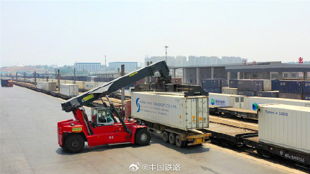 中老铁路进出口生鲜货物日均运量突破1500吨
