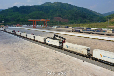 中老铁路进出口生鲜货物日均运量突破1500吨