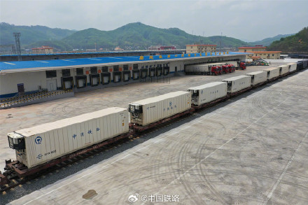 中老铁路进出口生鲜货物日均运量突破1500吨