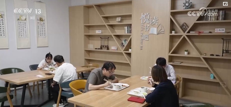 引“活水”打“开门” 百姓乐享“惠”民“食”光 引“活水”打“开门” 百姓乐享“惠”民“食”光