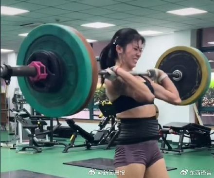 26岁吴艳妮登英国报纸，“迷人的运动员”，被称用训练回击批评者