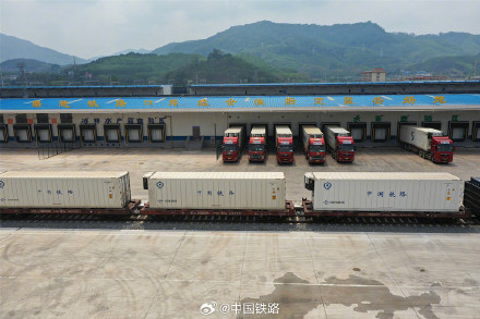 中老铁路进出口生鲜货物日均运量突破1500吨