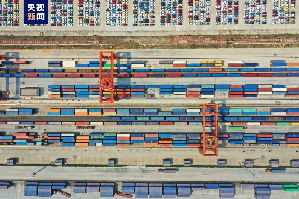 今年首趟“郑日韩”铁海快线班列开行