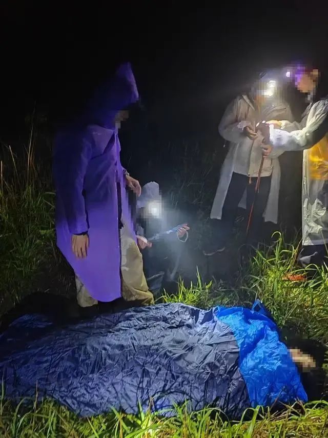 97年女孩“穿吊带”爬山失温死亡?刚刚多方回应 97年女孩“穿吊带”爬山失温死亡?刚刚多方回应