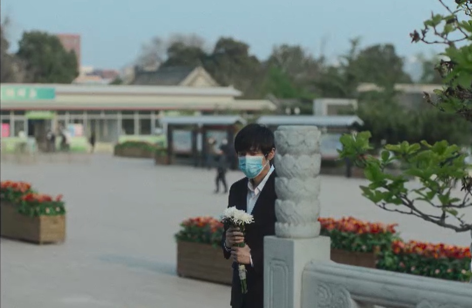 胡歌在石景山骑自行车——