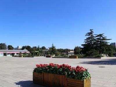 胡歌在石景山骑自行车——