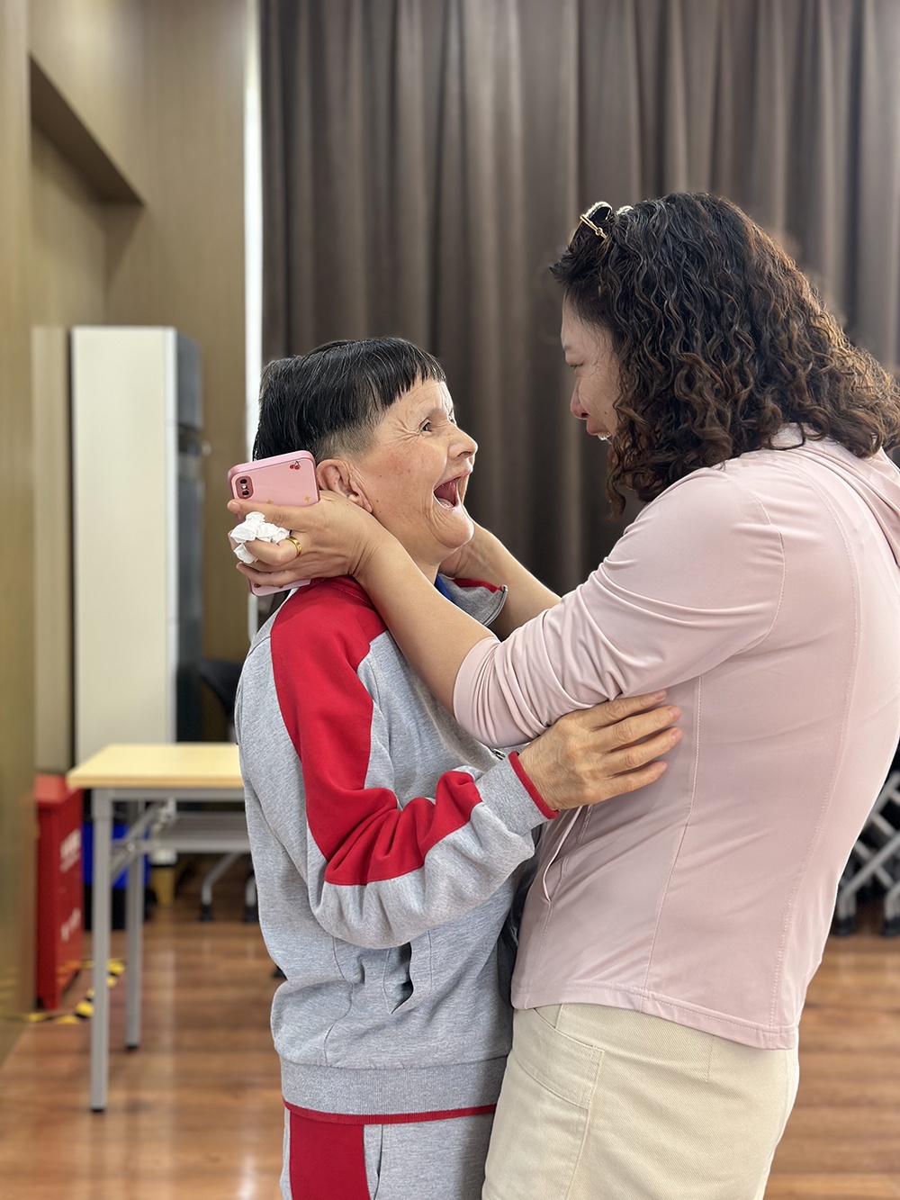 因流浪被救助站收容，18年后她与家人重聚