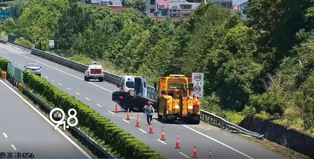 杭州高速上突然停下一排车！这一幕太震撼