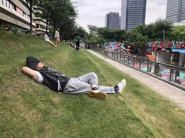 上海这里一夜爆火,有人每天来抢位置 上海这里一夜爆火,有人每天来抢位置