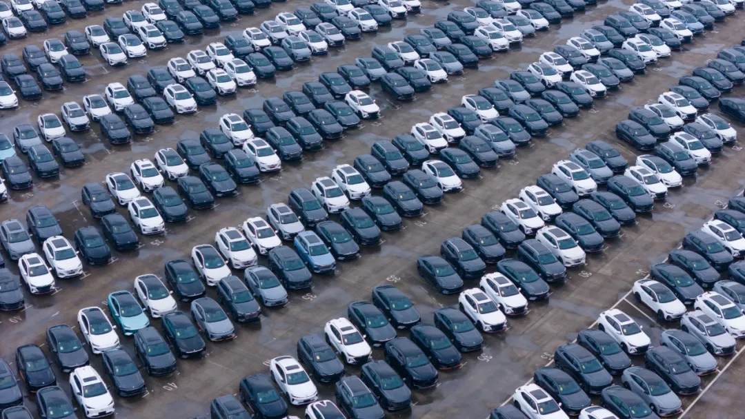 近百名车主付款后难提车 网络“汽车代购”靠谱吗？