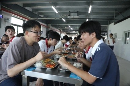 广东珠海取消教工食堂,推行师生“同餐同菜同价” 广东珠海取消教工食堂,推行师生“同餐同菜同价”