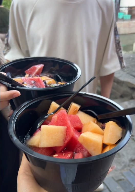 冰粉按克卖?两碗150元?景区:多部门已介入调查 冰粉按克卖?两碗150元?景区:多部门已介入调查