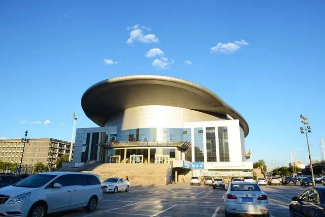 胡歌在石景山骑自行车——