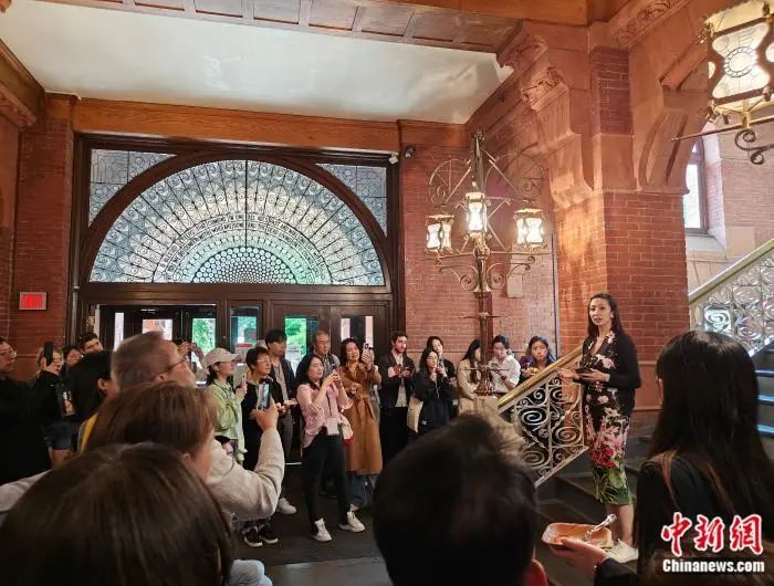 一百年后,她成了曾祖母林徽因的校友 一百年后,她成了曾祖母林徽因的校友