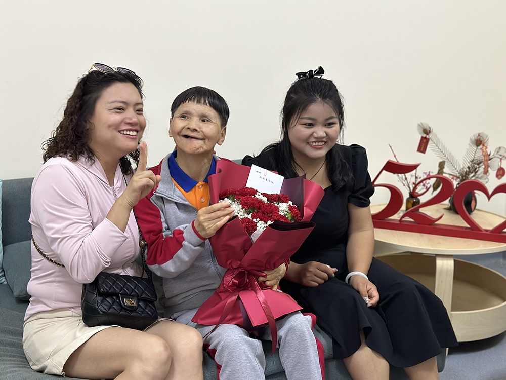 因流浪被救助站收容，18年后她与家人重聚