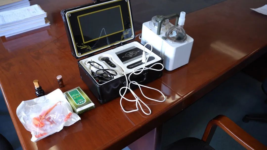 天价精油按摩“治”百病?上海浦东警方出击捣毁一涉老诈骗团伙 天价精油按摩“治”百病?上海浦东警方出击捣毁一涉老诈骗团伙