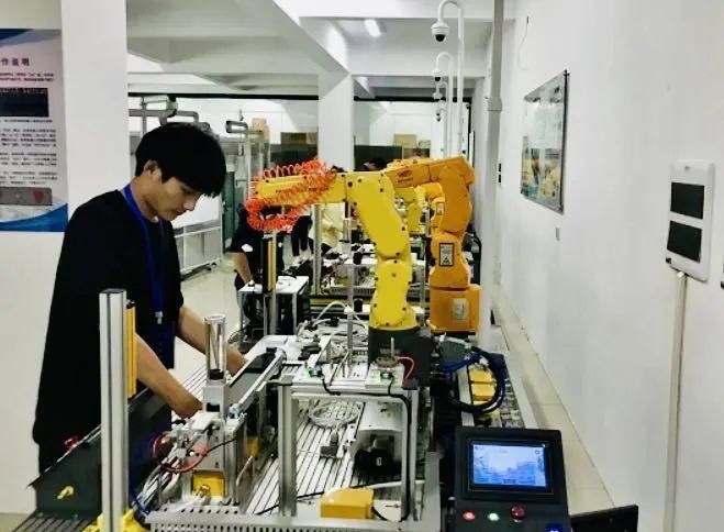 人工智能会让我们失业？你多虑了......