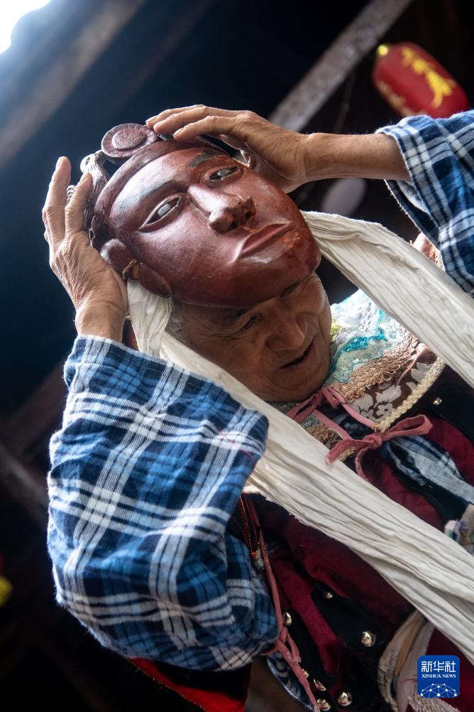 镜观·非遗丨酉阳阳戏艺人:一手耕田一手戏 镜观·非遗丨酉阳阳戏艺人:一手耕田一手戏