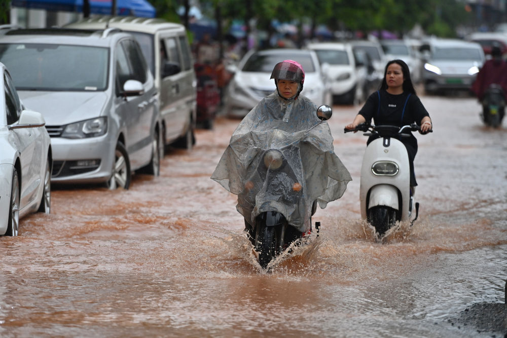 越来越猛烈的暴雨 为何难以被准确预报？