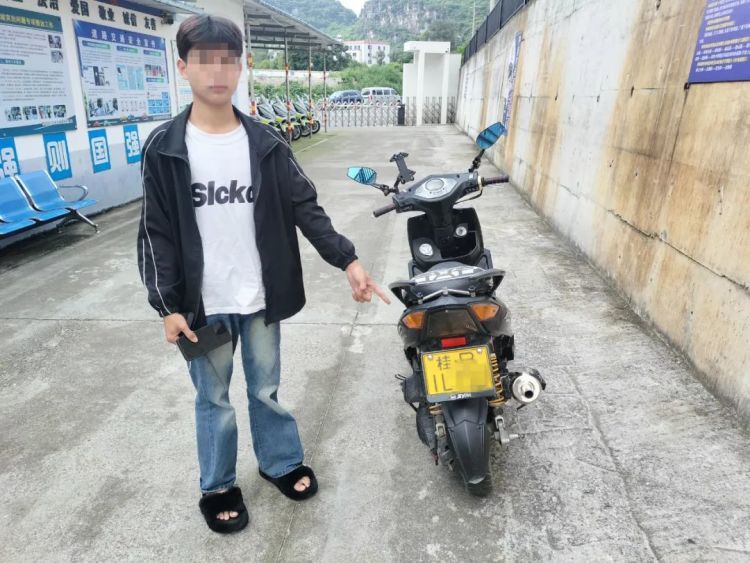 已拘留!这位小伙真“大胆”,竟在短时间内多次挑战法律底线...... 已拘留!这位小伙真“大胆”,竟在短时间内多次挑战法律底线......