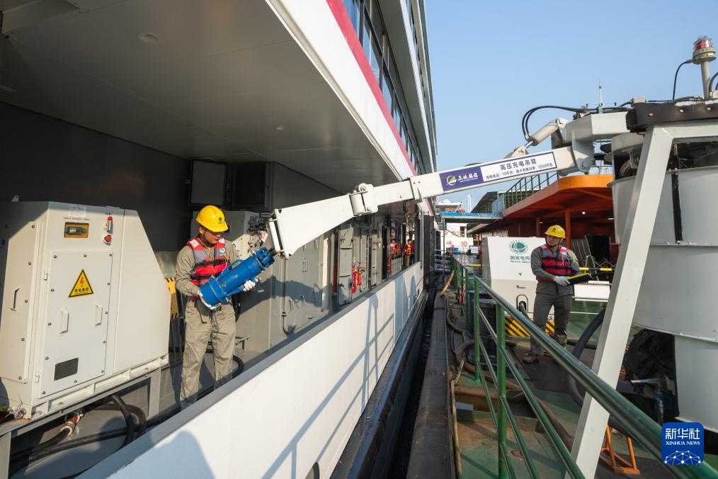 长江岸电 守护一江清水 长江岸电 守护一江清水