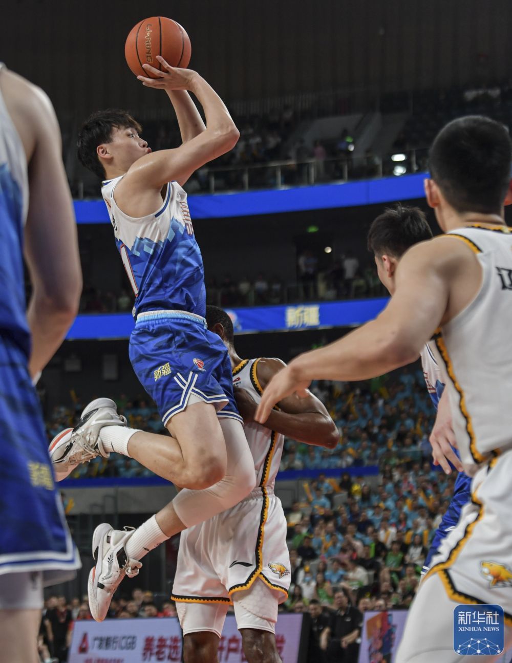 篮球｜CBA总决赛第四场：新疆伊力特对阵辽宁本钢
