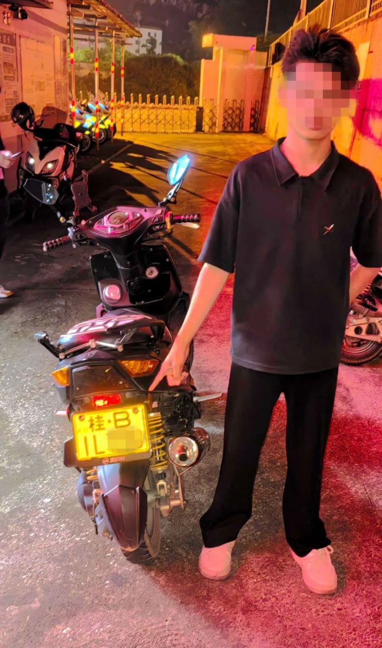 已拘留!这位小伙真“大胆”,竟在短时间内多次挑战法律底线...... 已拘留!这位小伙真“大胆”,竟在短时间内多次挑战法律底线......