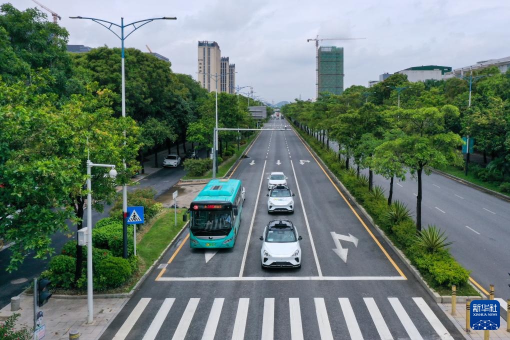 自动驾驶车大规模上路，还有多远？