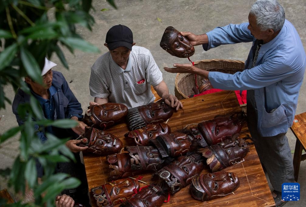 镜观·非遗丨酉阳阳戏艺人:一手耕田一手戏 镜观·非遗丨酉阳阳戏艺人:一手耕田一手戏
