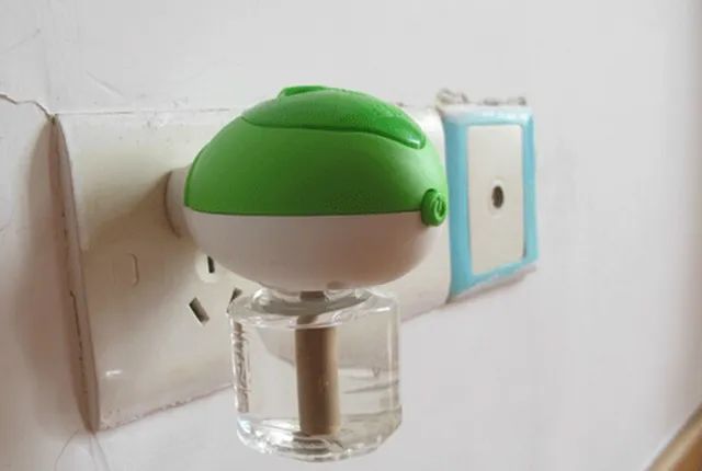 电蚊香千万不要“连轴转”!花露水、电蚊拍、杀虫剂…这些驱蚊用品也得小心! 电蚊香千万不要“连轴转”!花露水、电蚊拍、杀虫剂…这些驱蚊用品也得小心!