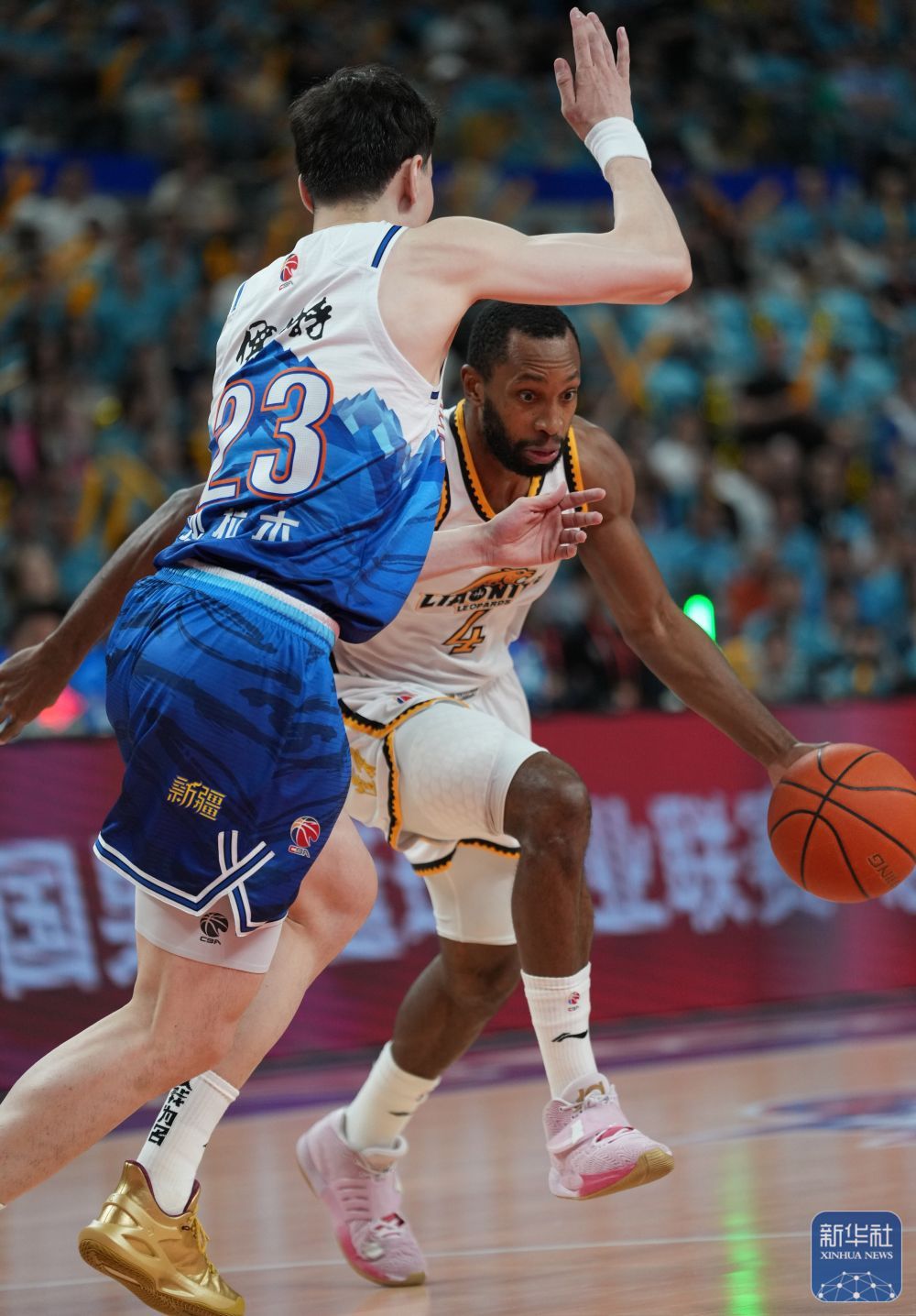 CBA：辽宁本钢队夺得总冠军