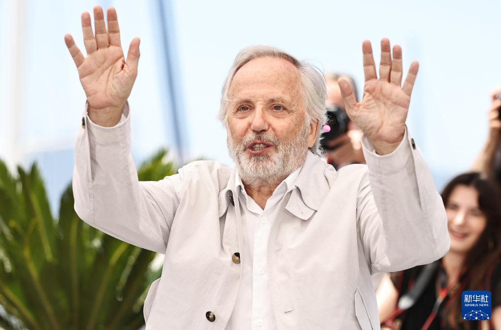 戛纳电影节：主竞赛单元影片《我的马赛洛》主创亮相拍照式