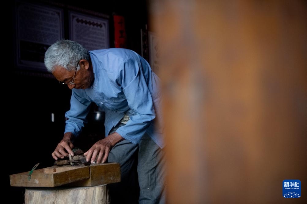 镜观·非遗丨酉阳阳戏艺人:一手耕田一手戏 镜观·非遗丨酉阳阳戏艺人:一手耕田一手戏