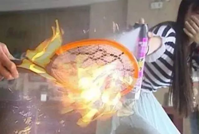 电蚊香千万不要“连轴转”!花露水、电蚊拍、杀虫剂…这些驱蚊用品也得小心! 电蚊香千万不要“连轴转”!花露水、电蚊拍、杀虫剂…这些驱蚊用品也得小心!