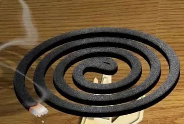 电蚊香千万不要“连轴转”!花露水、电蚊拍、杀虫剂…这些驱蚊用品也得小心! 电蚊香千万不要“连轴转”!花露水、电蚊拍、杀虫剂…这些驱蚊用品也得小心!