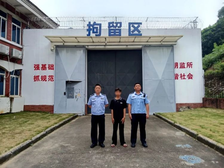 已拘留!这位小伙真“大胆”,竟在短时间内多次挑战法律底线...... 已拘留!这位小伙真“大胆”,竟在短时间内多次挑战法律底线......