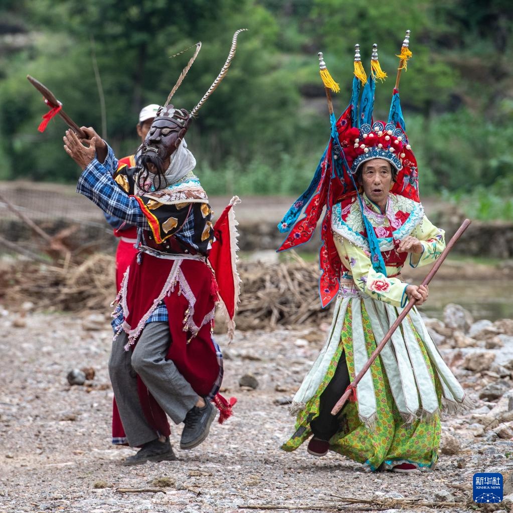 镜观·非遗丨酉阳阳戏艺人:一手耕田一手戏 镜观·非遗丨酉阳阳戏艺人:一手耕田一手戏