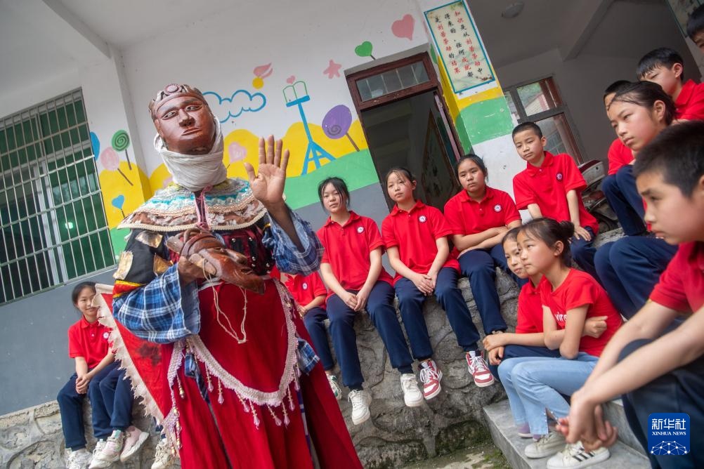 镜观·非遗丨酉阳阳戏艺人:一手耕田一手戏 镜观·非遗丨酉阳阳戏艺人:一手耕田一手戏