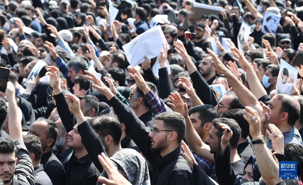 伊朗为总统莱希及其随行人员举行悼念活动