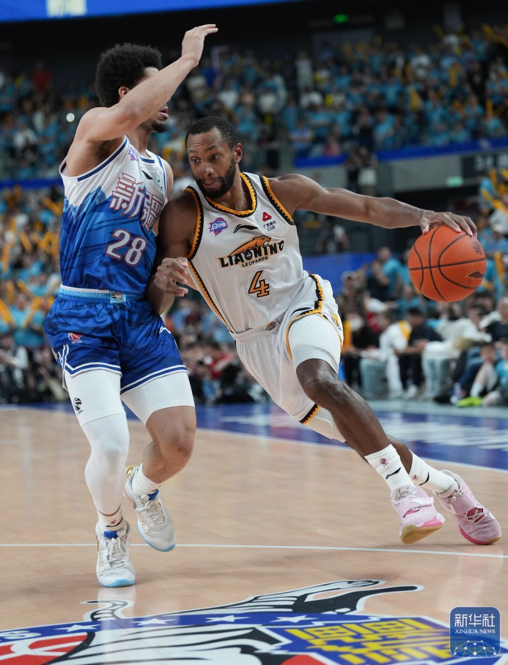 篮球｜CBA总决赛第四场：新疆伊力特对阵辽宁本钢