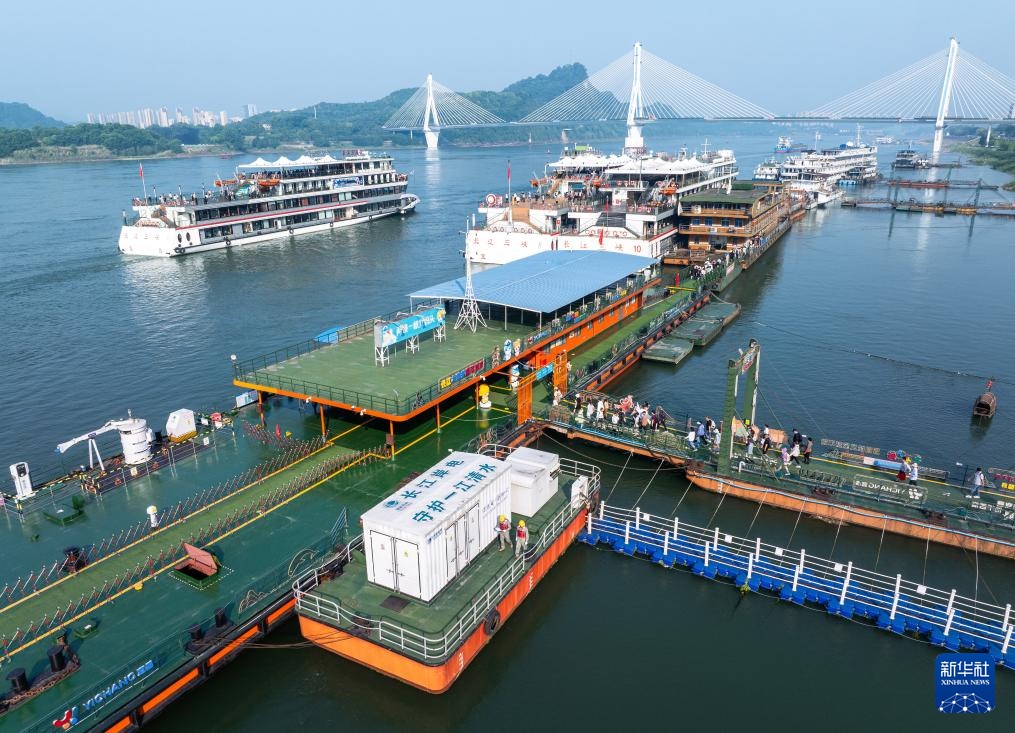 长江岸电 守护一江清水 长江岸电 守护一江清水