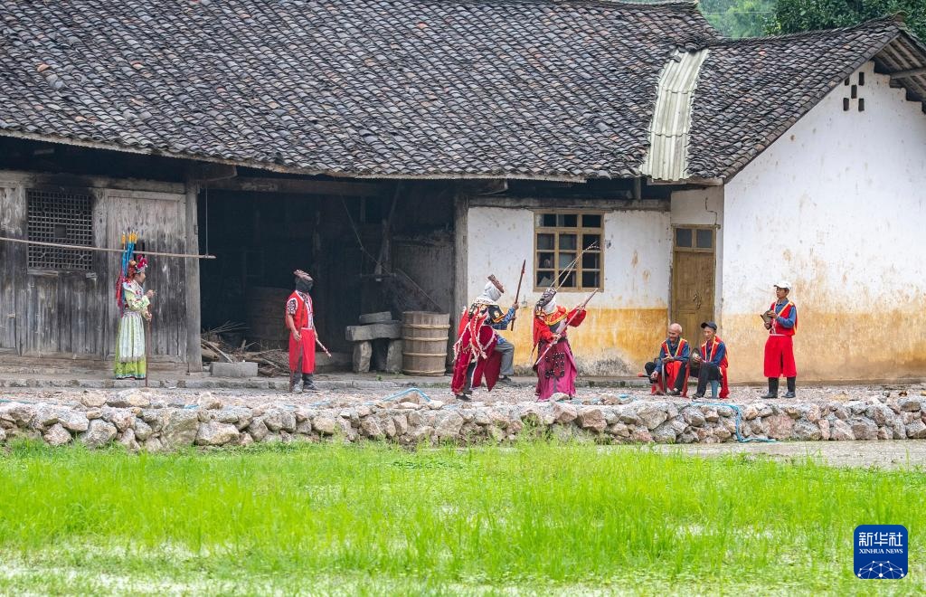 镜观·非遗丨酉阳阳戏艺人:一手耕田一手戏 镜观·非遗丨酉阳阳戏艺人:一手耕田一手戏