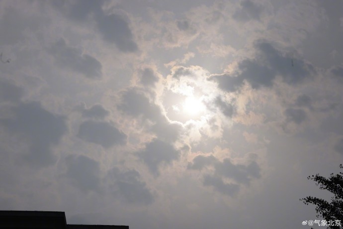 局地雷阵雨+小冰雹，北京两区已发预警！周六气温大跳水→