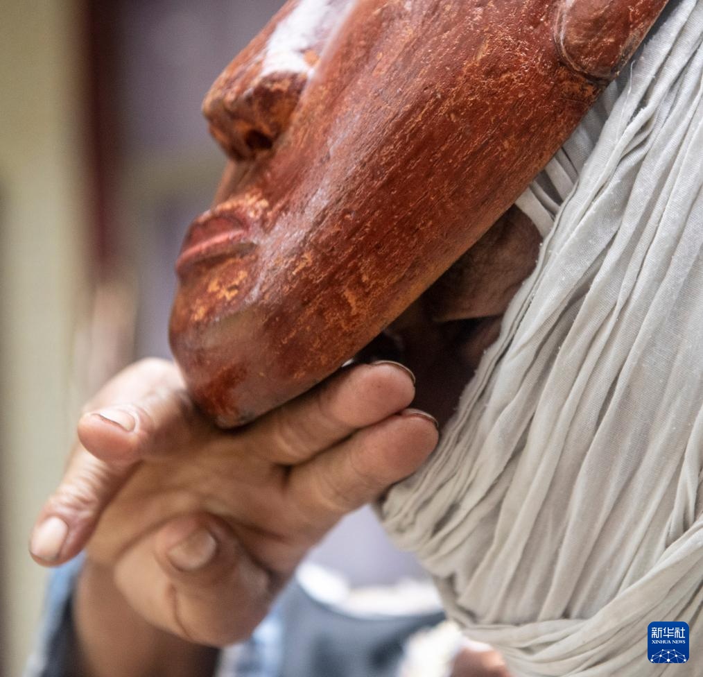 镜观·非遗丨酉阳阳戏艺人:一手耕田一手戏 镜观·非遗丨酉阳阳戏艺人:一手耕田一手戏