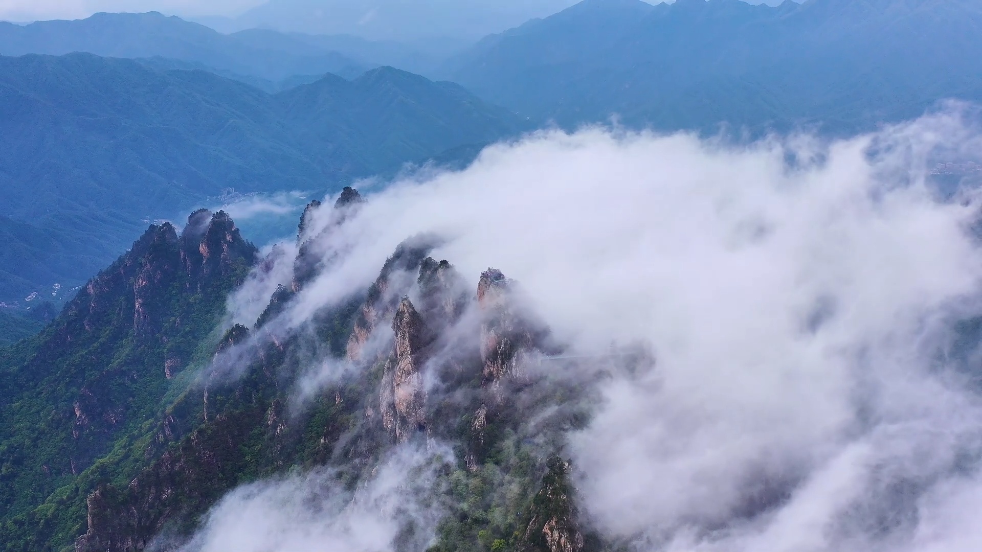 又一次被云海治愈了！雨后伏牛山惊艳亮相