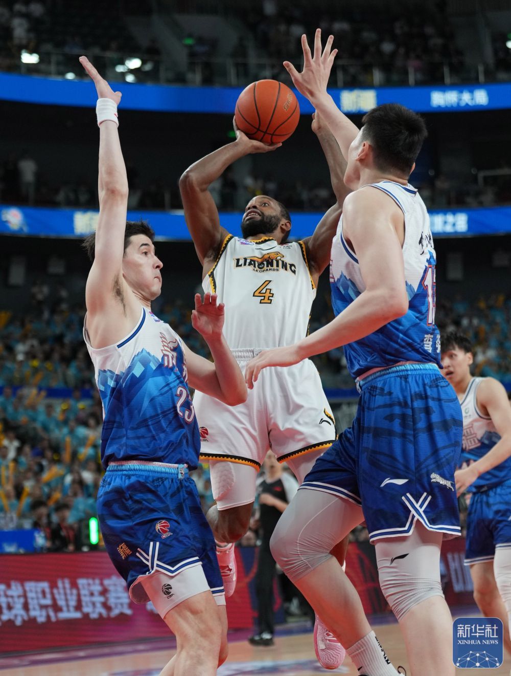 篮球｜CBA总决赛第四场：新疆伊力特对阵辽宁本钢