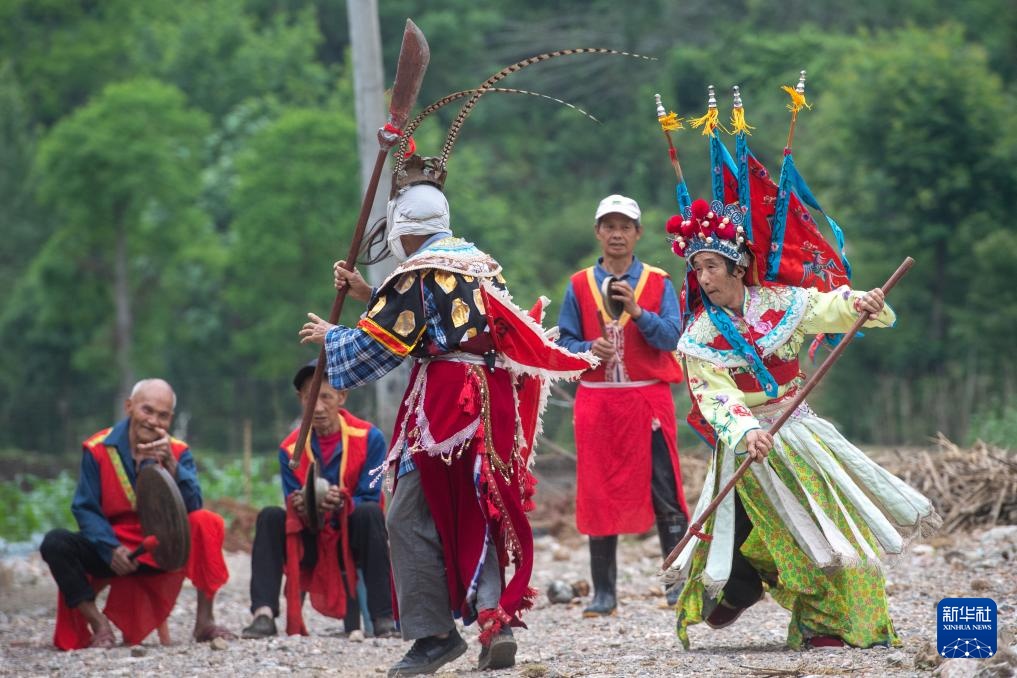 镜观·非遗丨酉阳阳戏艺人:一手耕田一手戏 镜观·非遗丨酉阳阳戏艺人:一手耕田一手戏