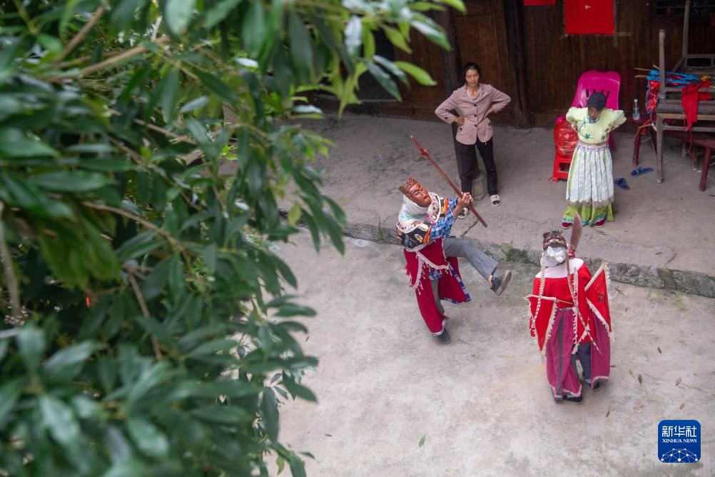 镜观·非遗丨酉阳阳戏艺人:一手耕田一手戏 镜观·非遗丨酉阳阳戏艺人:一手耕田一手戏